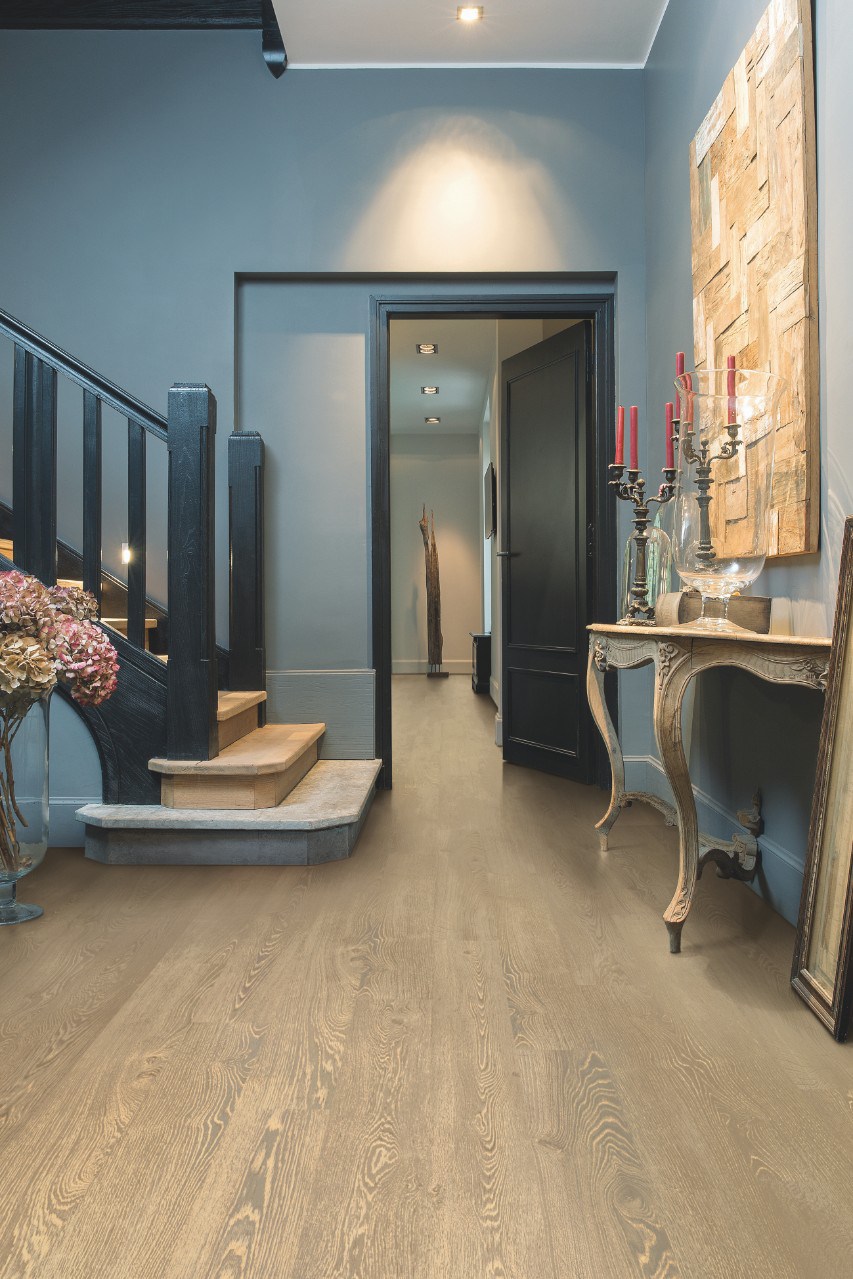 Ламинат Quick Step Desire Дуб Светло-серый золотистый UC 3463 1380×156×8 фото в интерьере